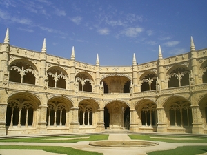 2 Lissabon _Jeronimosklooster _Two-storey cloisters.