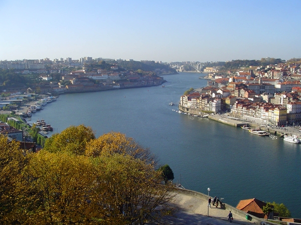 4  Porto _stadzicht rechts en zicht op Vila Nova de Gaia links va