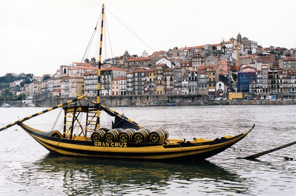 4  Porto _stadziicht vanaf de Douro rivier