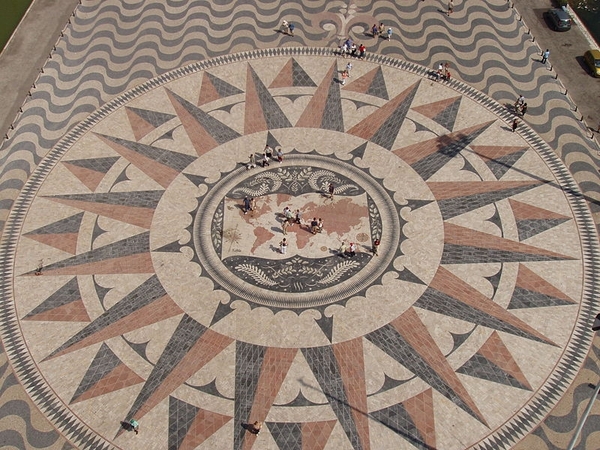 2 Lissabon _Belem _Monument van de ontdekkingen _windroos op de k