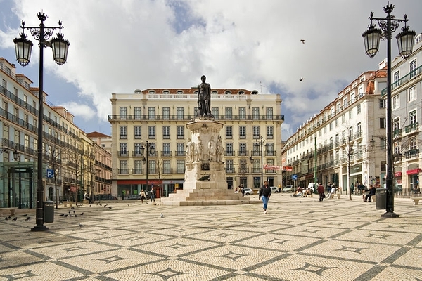 2 Lissabon _Camões Square