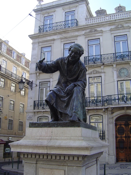 2 Lissabon _Chiado Square