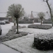 Voorhof in de sneeuw