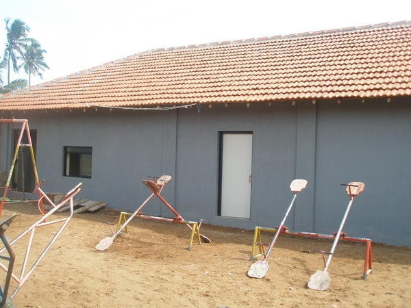 de renovatie van de school in Pitipana