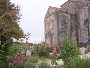 Talmont,kerk met kerkhof