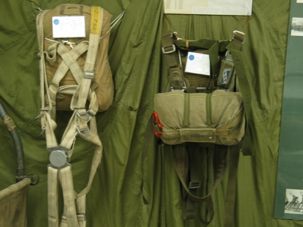 05d_%202%20parachutes