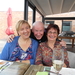 KNAPPE MAN tussen 2 KNAPPE VROUWEN