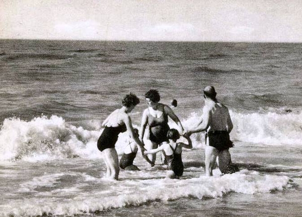 Uit de oude doos - Koksijde-  baduurtje !