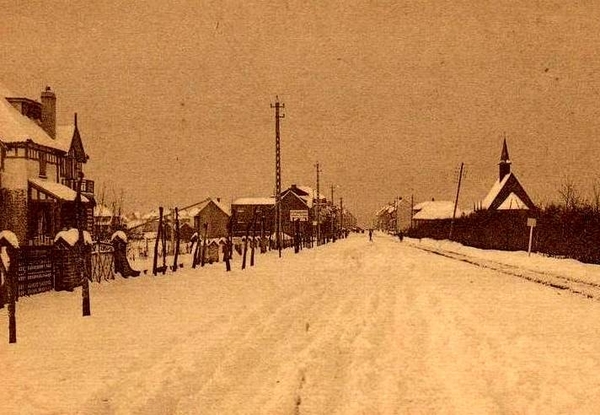 Uit de oude doos - Koksijde - Zeelaan onder sneeuwtapijt.