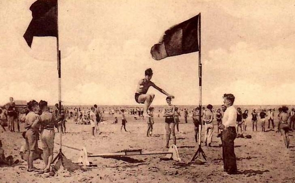 Uit de oude doos - Koksijde - strandspel.
