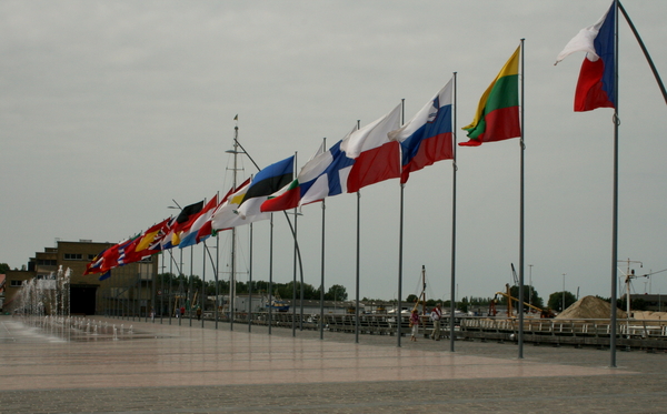 Nieuwpoort - het vernieuwde plein aan de vismijn.