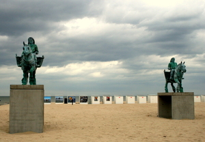 Oostduinkerke - Kunst op het strand.
