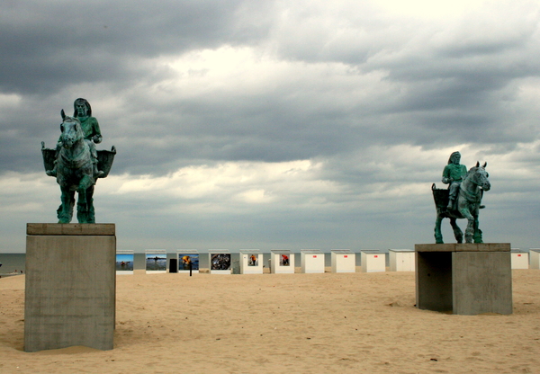 Oostduinkerke - Kunst op het strand.