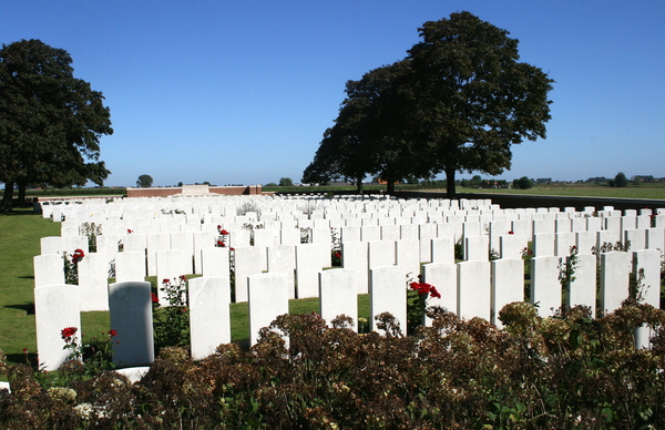 En van de vele begraafplaatsen uit WOI in de Westhoek.