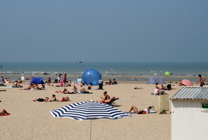 Zomerse dag op het strand van Koksijde.