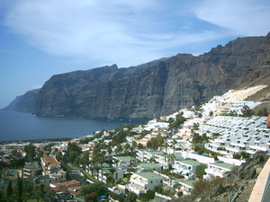 Los Gigantes , indrukwekkende 300 meter hoge rotsen