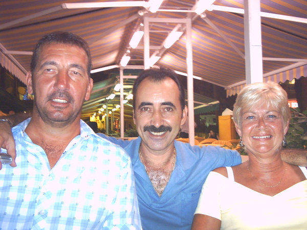 Onze Engelse vrienden met Ramon de kok van restaurante Nauta