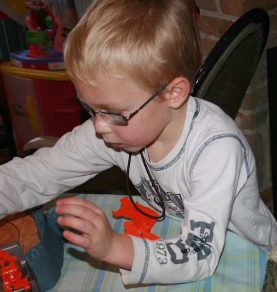29 nov 2008 Sinterklaas bij Griet - Niels al spelend