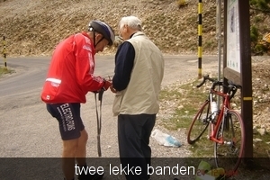 Na 800 meter 2 lekke banden