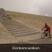 Even pauzeren aan monument Tom Simpson