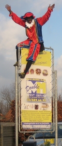 Kleinzoon Donny als Zwarte Piet, hoog en droog