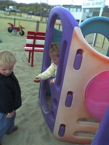 quincy aan het spelen 24-04-08