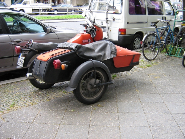 Echte Oost-Duitse Side-kar