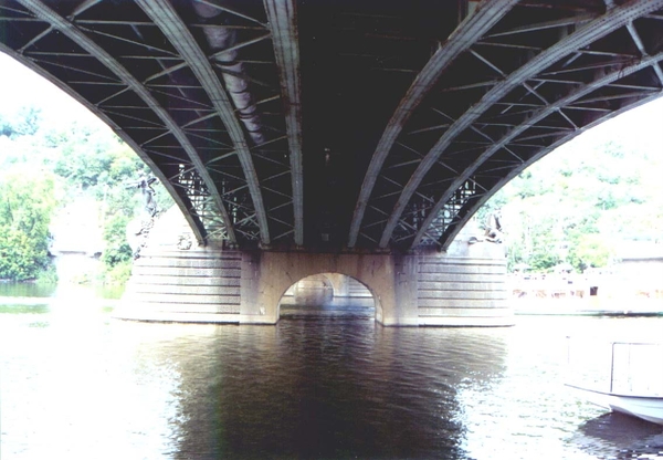 52 Onderkant toegang brug