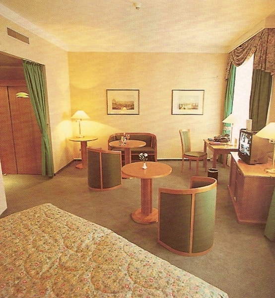 18 CSOB 2004 Grand Bohemia - my hotel room