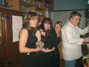 Brigitte, Ingrid, Wendy en Chris