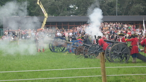 artillerie zet de aanval in