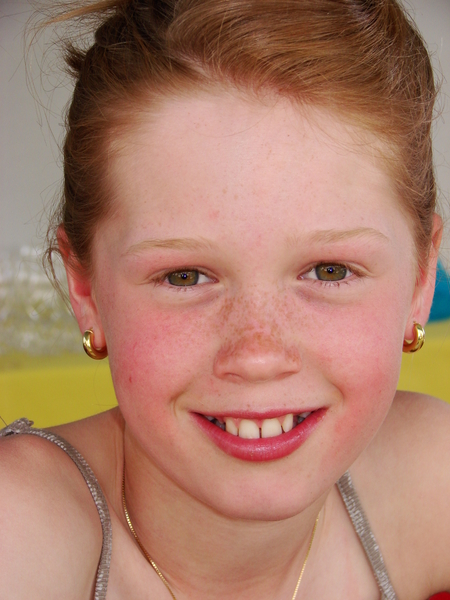 Birgit eerste communie mei 2008 (1)