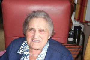 +Yvonne Lakierre
