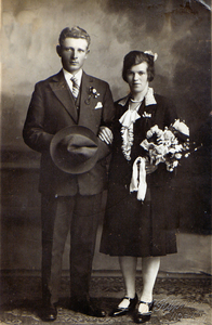 43 Lolke Smid en Joukje Visser(trouwfoto 30 mei 1929)