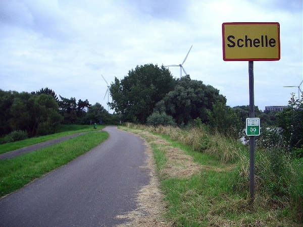 82- Schelle met zicht op de windmolens van Electrabel