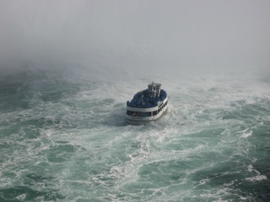 The maid of the mist in volle vaart.