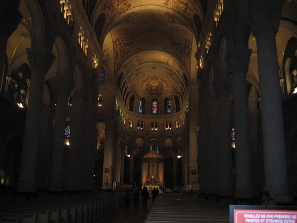 De binnenkant van de basiliek