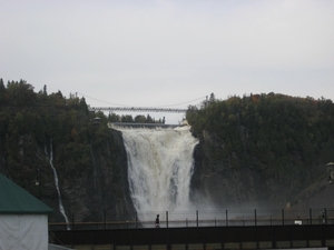 Deze Montmorency waterval is 20 meter hoger dan de Niagara
