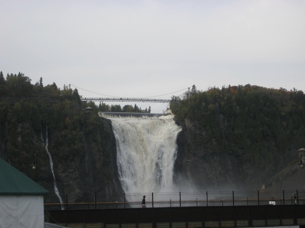 Deze Montmorency waterval is 20 meter hoger dan de Niagara