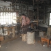 De blacksmith in zijn smederij