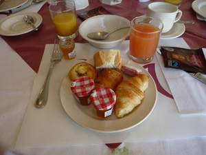 2009_08_24 003 Reims hotel - ontbijt - eten