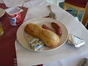 2009_08_24 005 Reims hotel - ontbijt - eten
