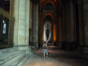 2009_08_24 141 Reims - kathedraal - Mieke (beetje blooper)