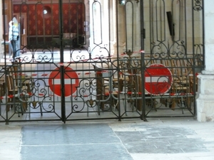 2009_08_25 051 Saint Quentin - kathedraal - geen doorgang