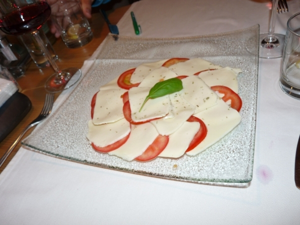 2009_07_07 012 Albeins (Albes) - pizzeria - eten - salade tomaat 