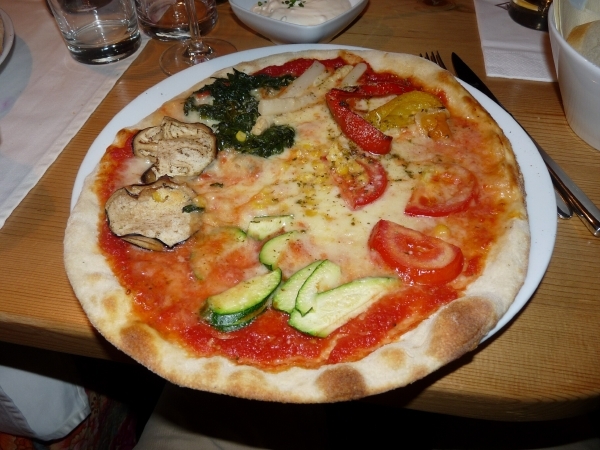 2009_07_07 017 Albeins (Albes) - pizzeria - eten - pizza