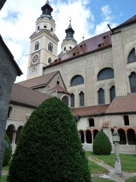 2009_07_11 024 Brixen (Bressanone) - kloosterhof - uitzicht kathe