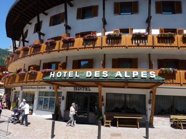 2009_07_13 044 Wolkenstein (Selva) - Hotel des Alpes