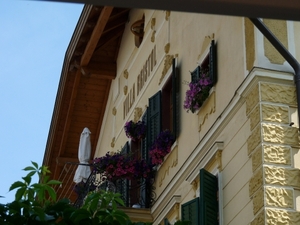 2009_07_14 009 Toblach (Dobbiaco) - huis met bloemen