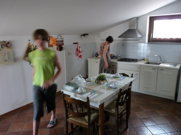 2009_07_14 034 Udine - appartement - keuken - Benno, Mieke (beetj